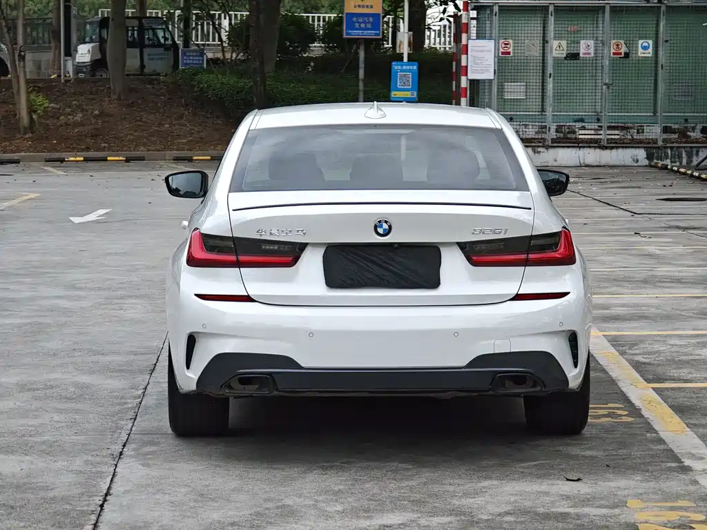 BMW 3 Series 2019 — фото 17