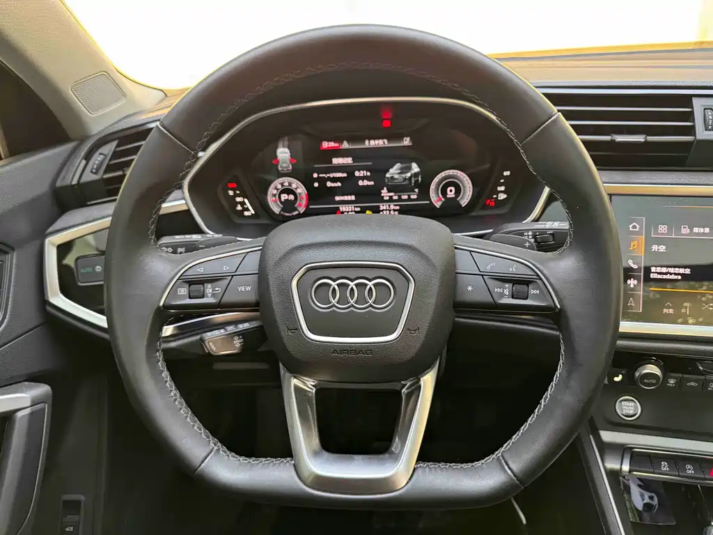 Audi Q3 2023 — фото 13