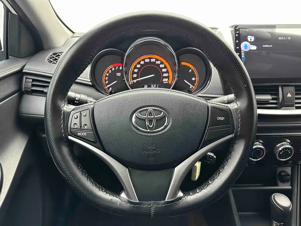 Toyota Yaris L 2022 — фото 14