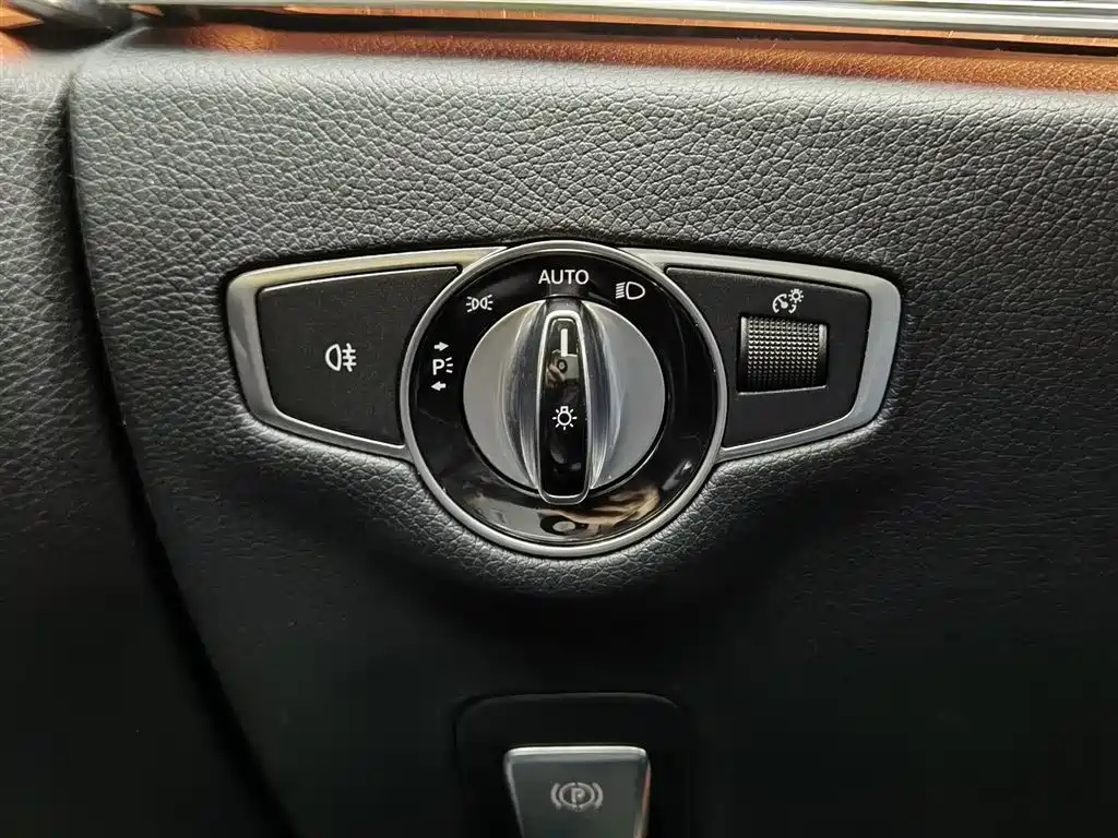 Mercedes-Benz E-Class 2019 — фото 21