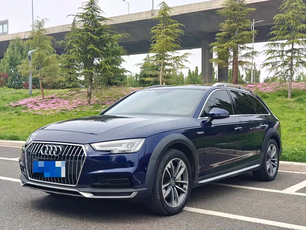 Audi A4 2019 — фото 1
