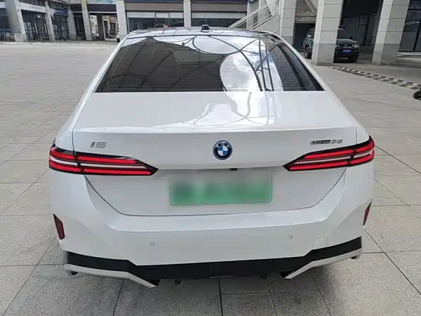 BMW i5 2024