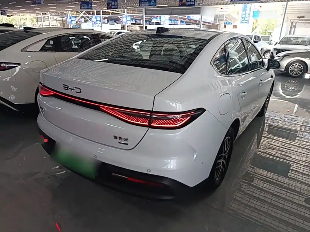 BYD Seal 05 DM-i 2025 — фото 5