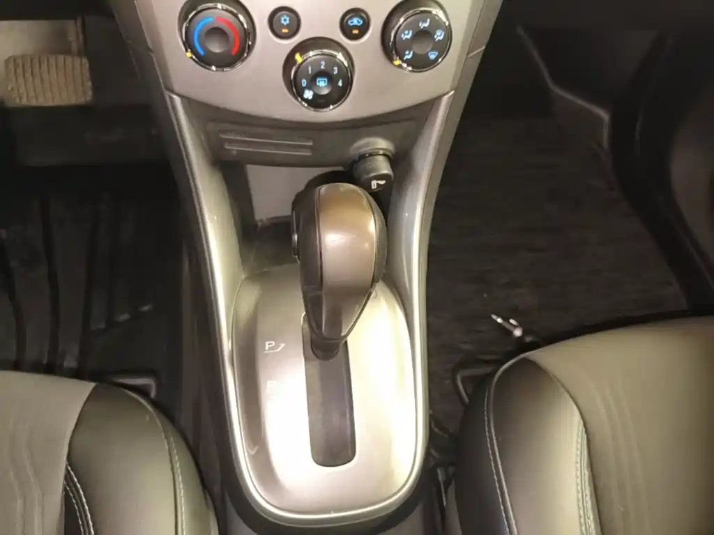 Chevrolet Trax 2015 — фото 14