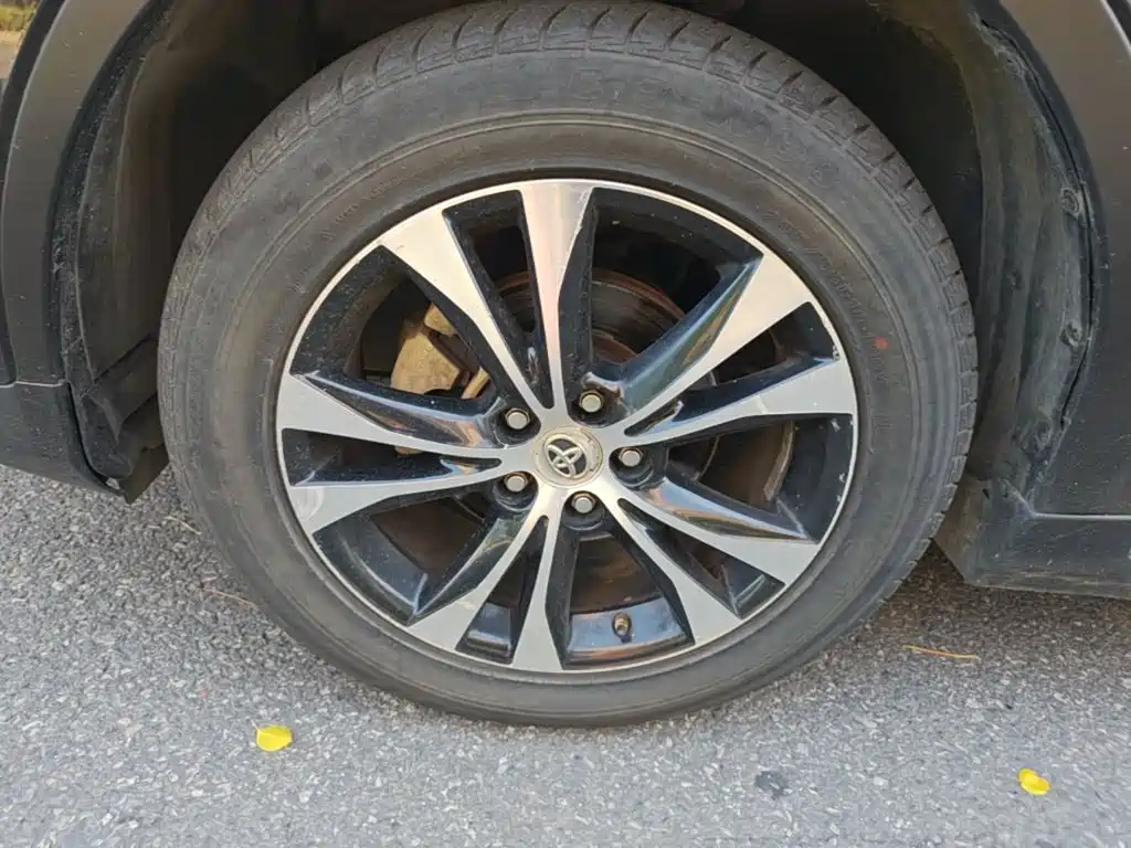 Toyota RAV4 2015 — фото 23