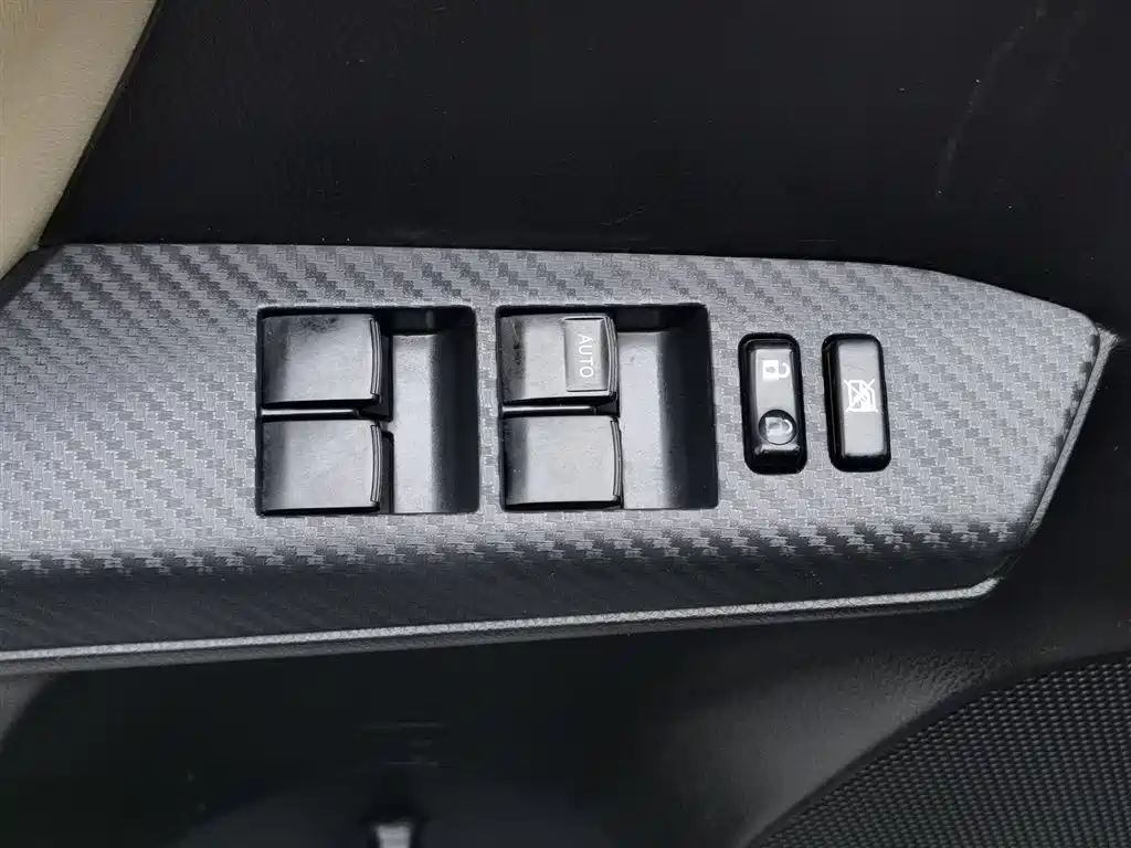 Toyota RAV4 2015 — фото 9