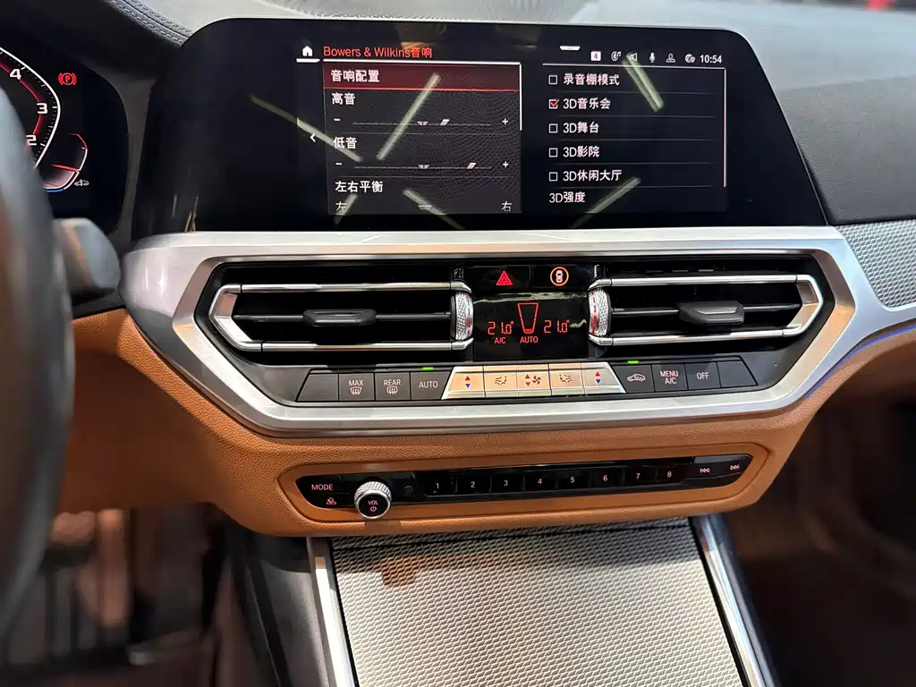 BMW 3 Series 2019 — фото 23