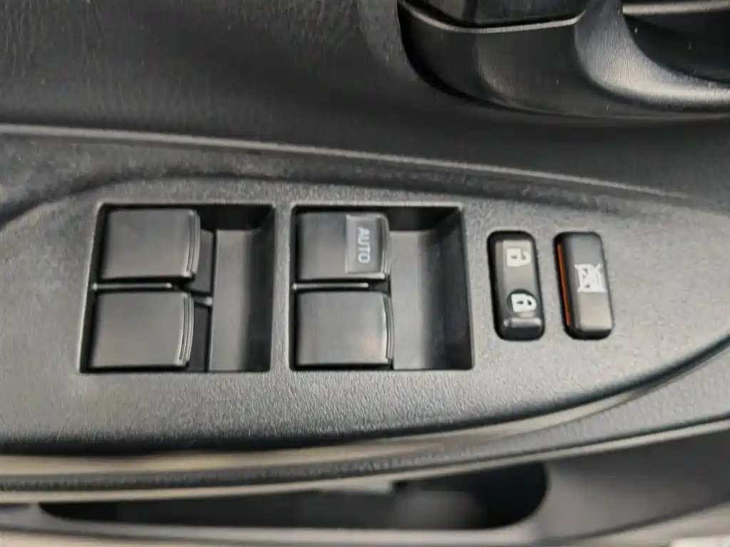 Toyota Yaris L 2018 — фото 9