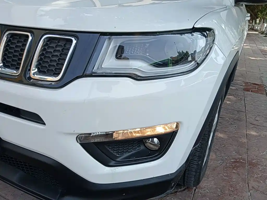 Jeep Compass 2017 — фото 24