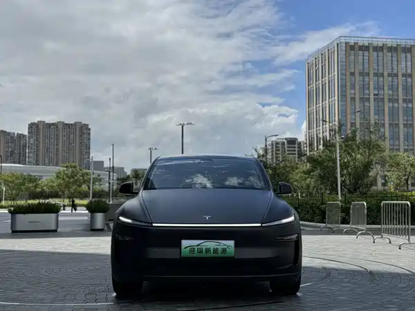 Tesla Model Y 2026