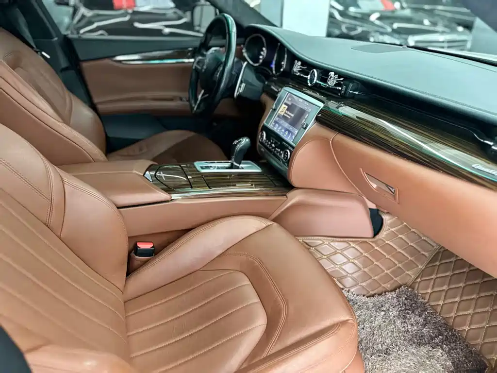 Maserati Quattroporte 2015 — фото 11