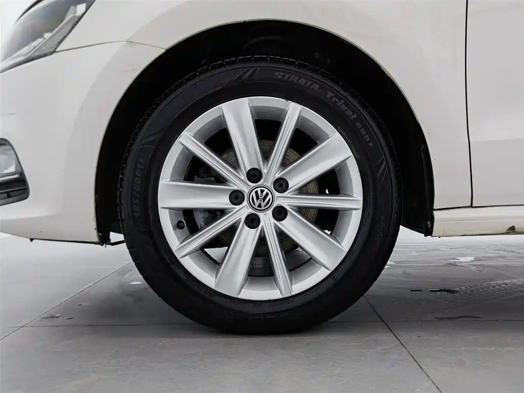Volkswagen Polo 2015 — фото 17