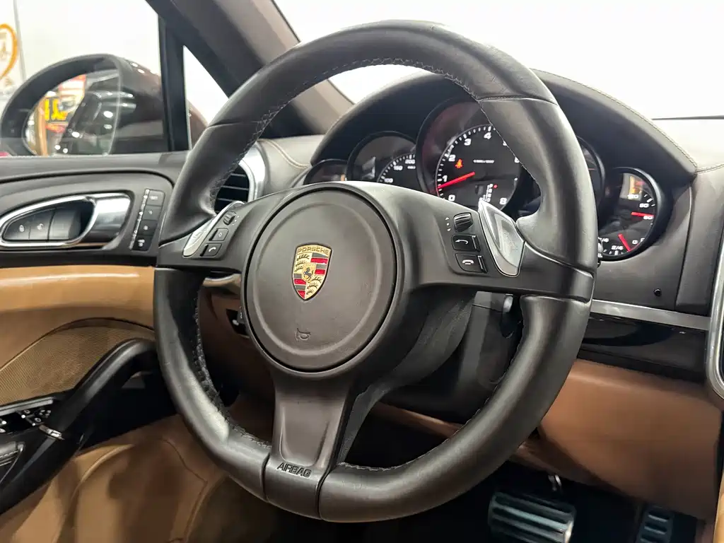 Porsche Cayenne 2012 — фото 14