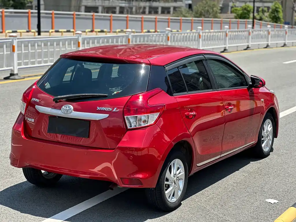 Toyota Yaris L 2015 — фото 12