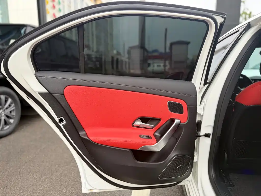 Mercedes-Benz A-Class AMG 2025 — фото 15