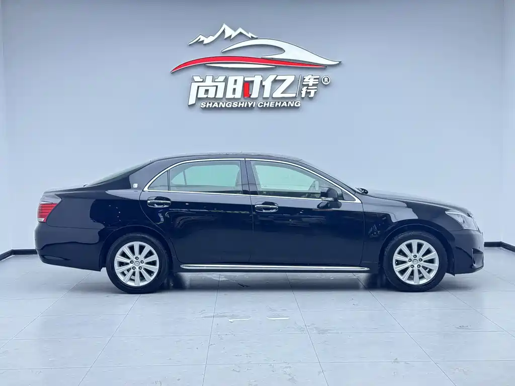 Toyota Crown 2012