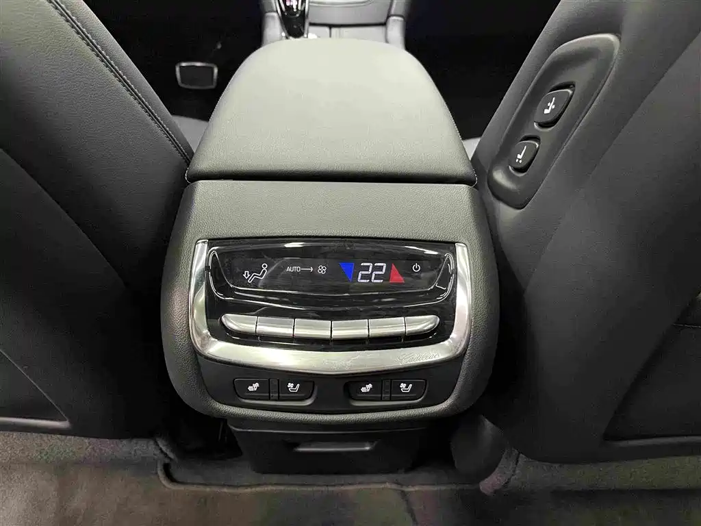 Cadillac XT6 2024 — фото 17