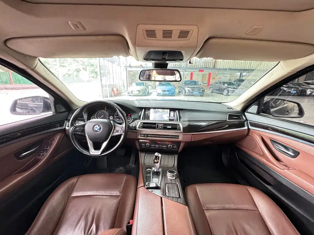 BMW 5 Series 2015 — фото 10