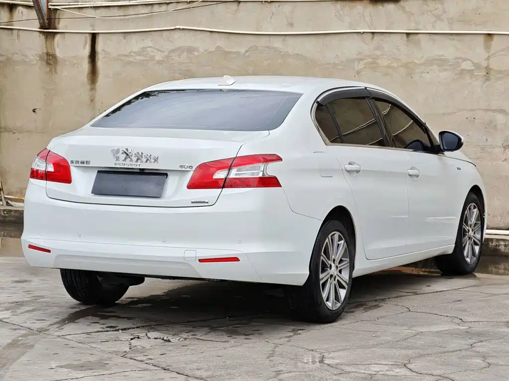 Peugeot 408 2018 — фото 17