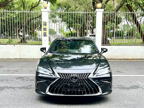 Lexus ES 2023