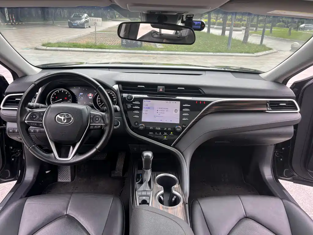 Toyota Camry 2018 — фото 4