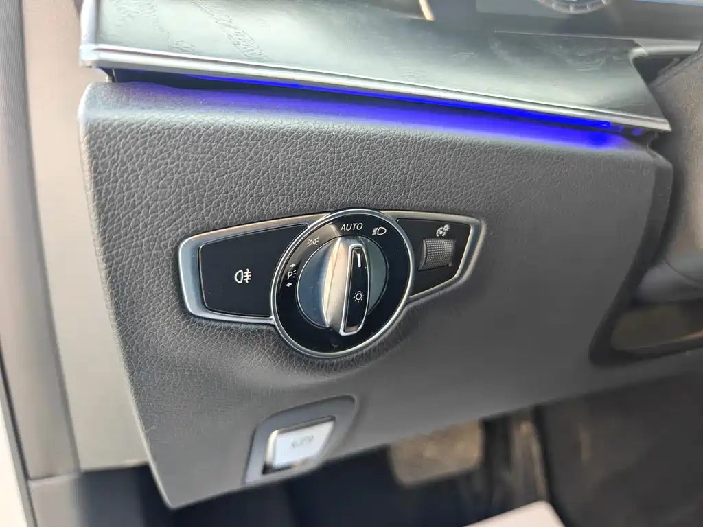 Mercedes-Benz E-Class 2017 — фото 13