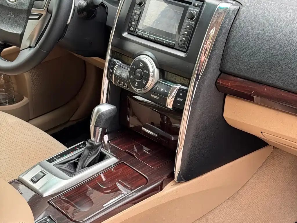 Toyota Reiz 2011 — фото 9