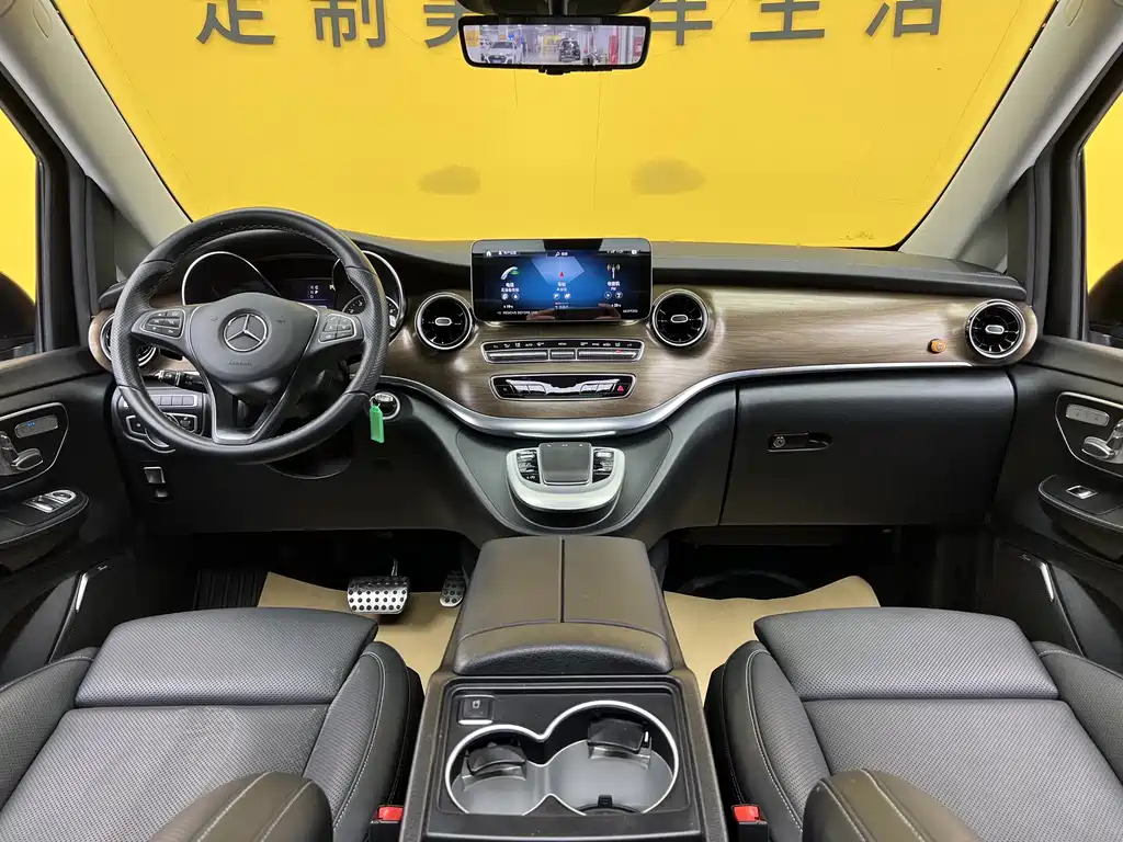 Mercedes-Benz V-Class 2023 — фото 14