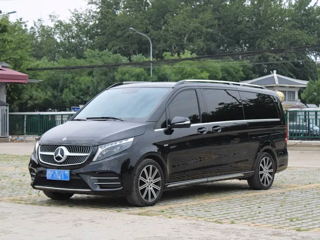 Mercedes-Benz V-Class 2024 — фото 1