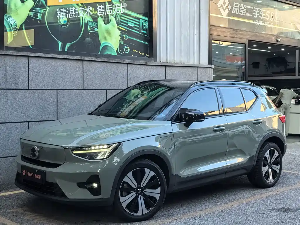 Volvo XC40 New Energy 2023 — фото 1
