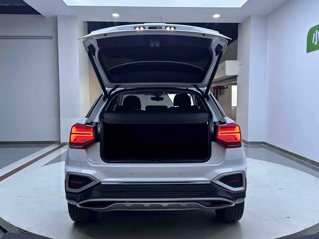 Audi Q2L 2021 — фото 20