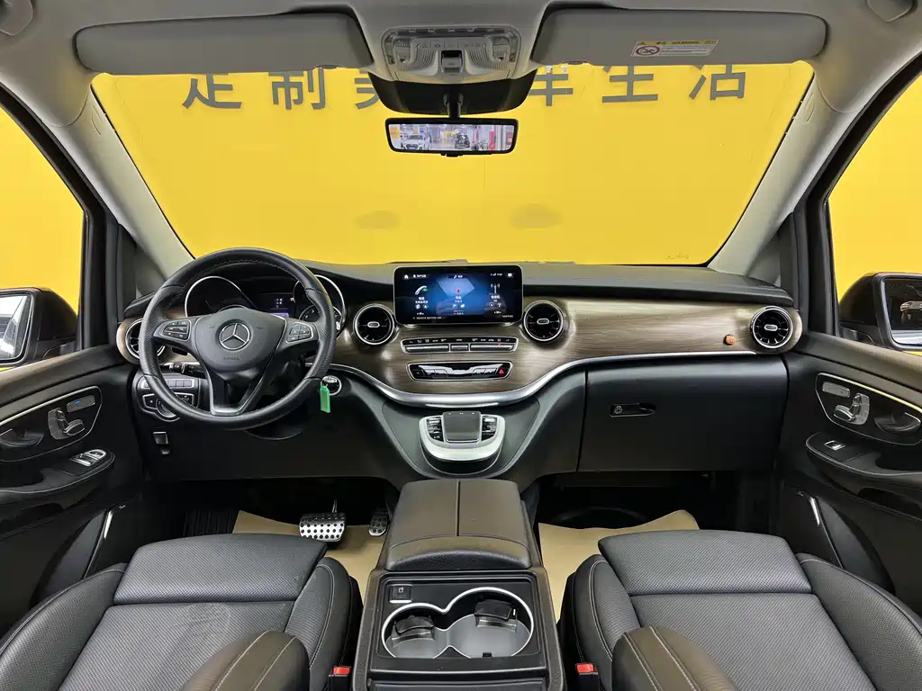 Mercedes-Benz V-Class 2023 — фото 15