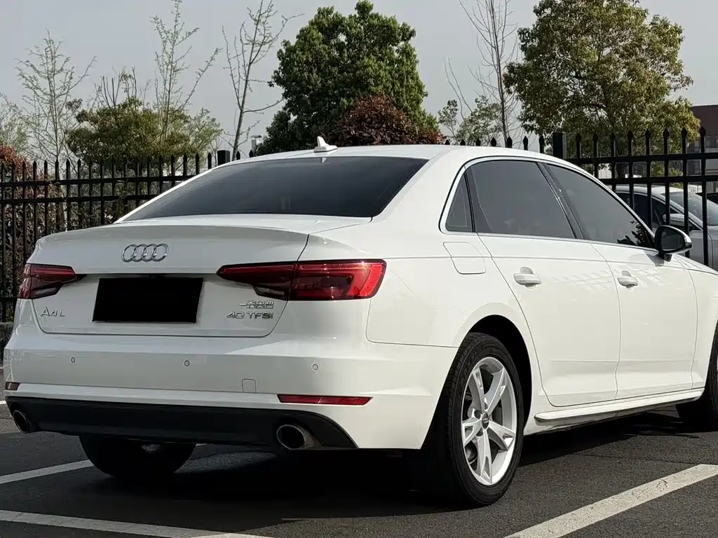 Audi A4L 2017 — фото 10