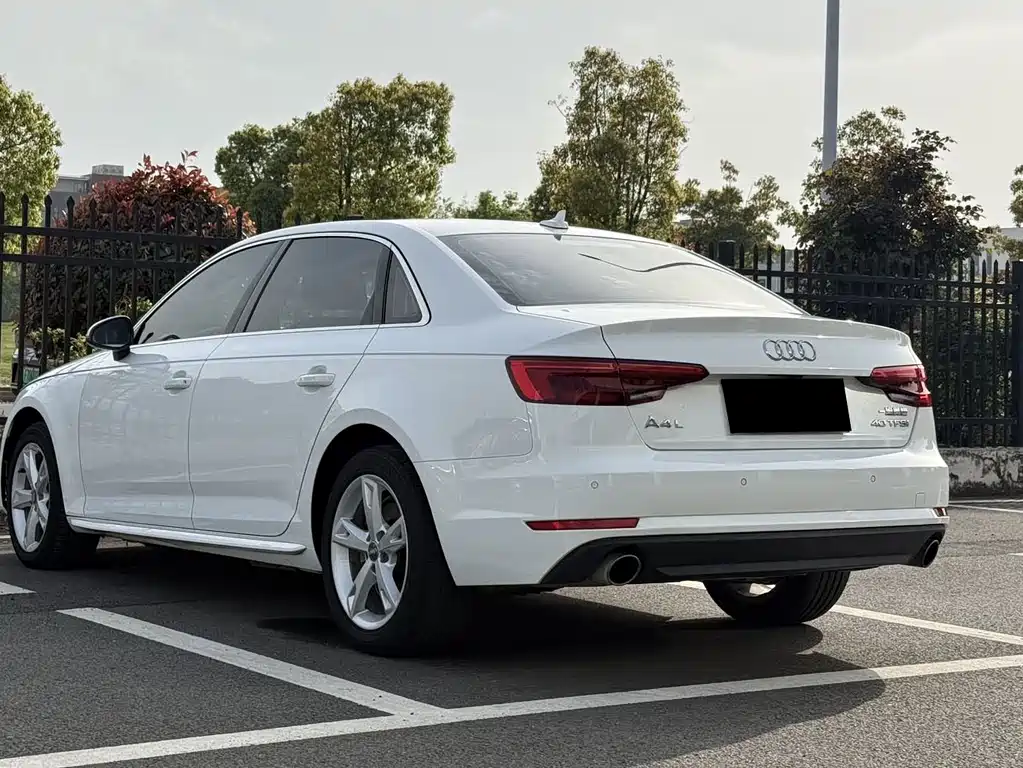 Audi A4L 2017 — фото 12