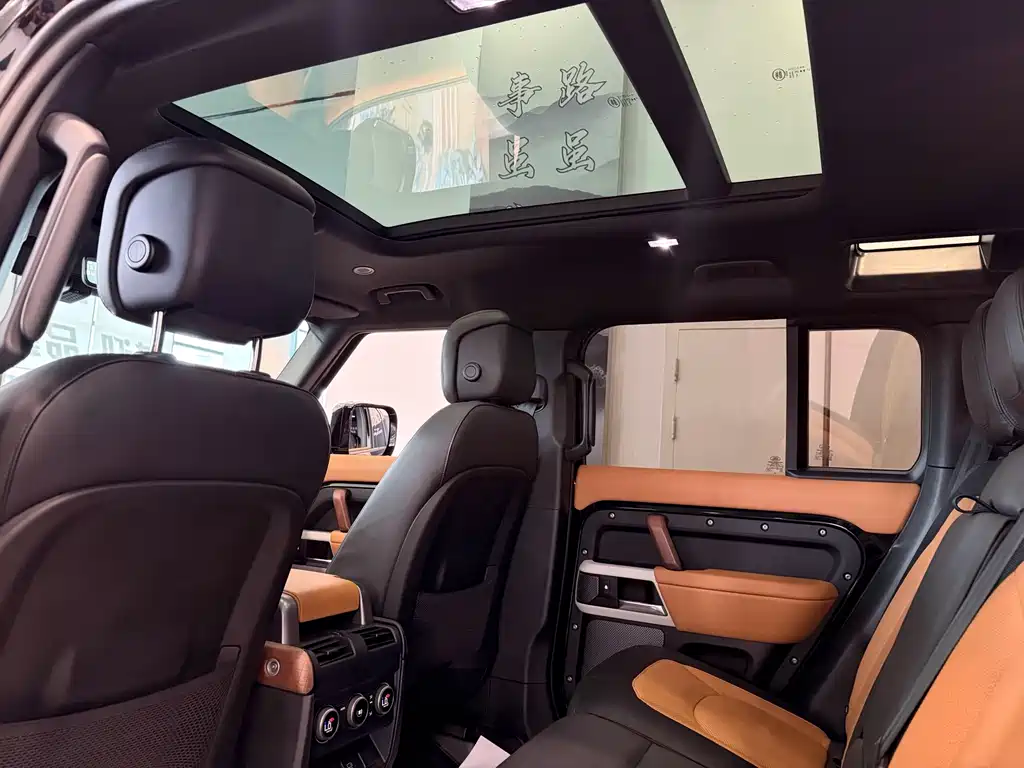 Land Rover Defender 2024 — фото 16