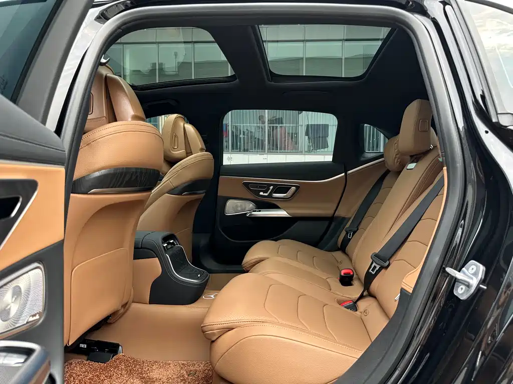 Mercedes-Benz E-Class 2025 — фото 13