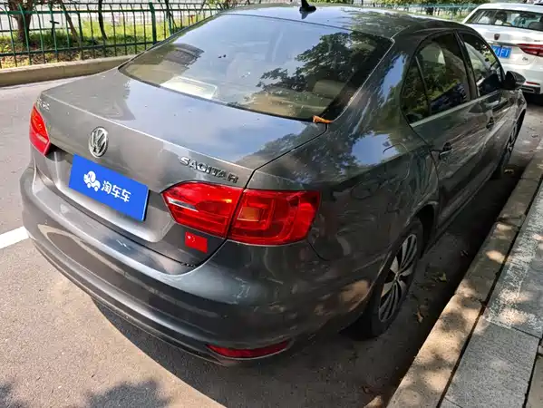 Volkswagen Sagitar 2012