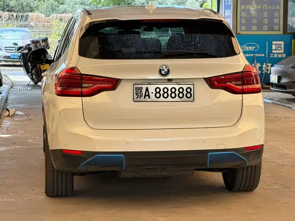 BMW iX3 2021