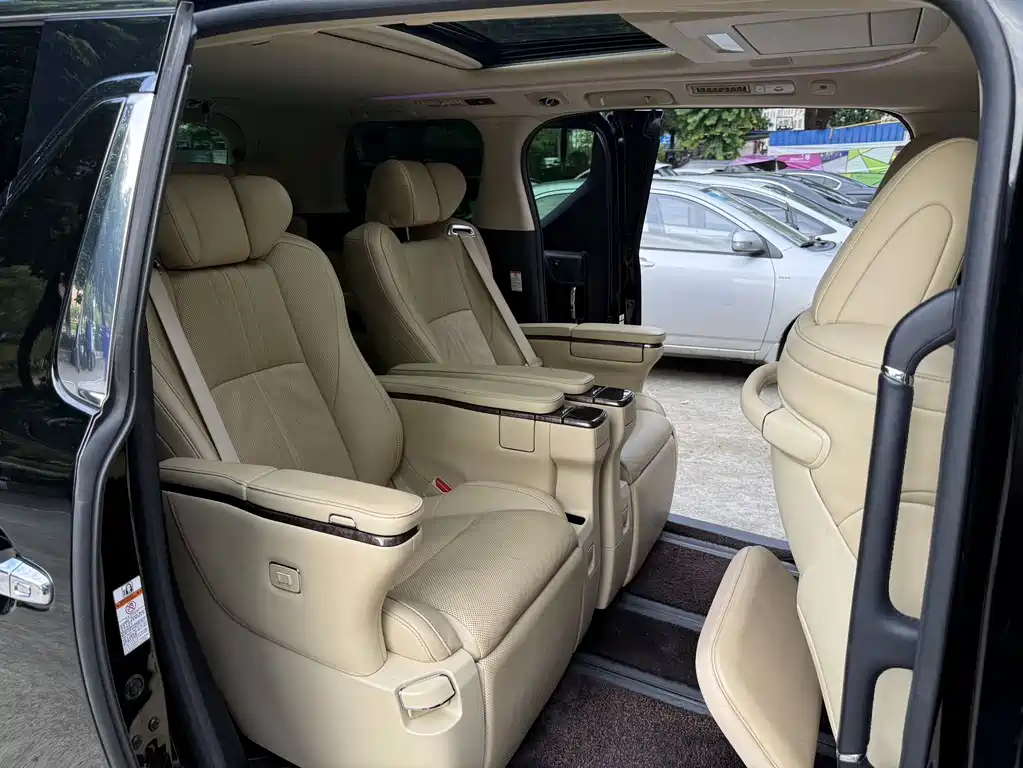 Toyota Vellfire 2020 — фото 8
