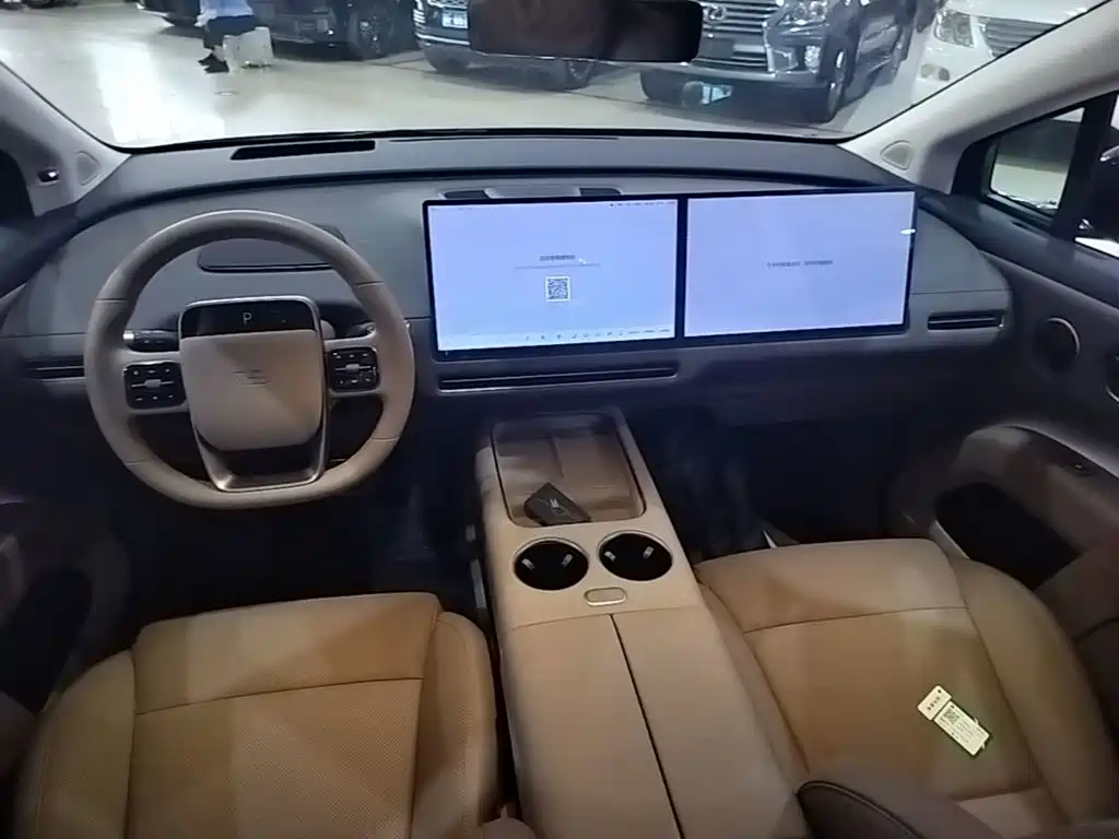 Li Auto i8 2025 — фото 10