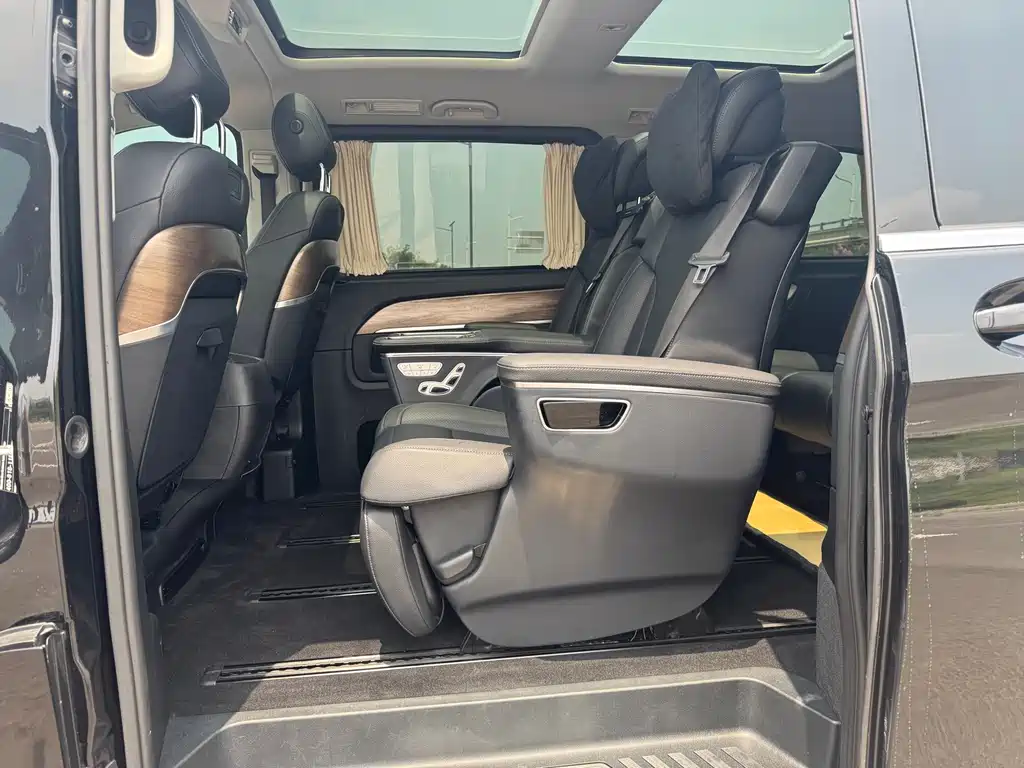Mercedes-Benz V-Class 2020 — фото 10