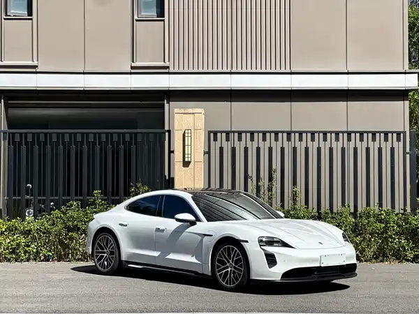 Porsche Taycan 2021