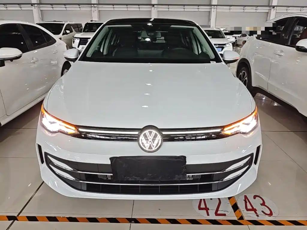 Volkswagen Golf 2025