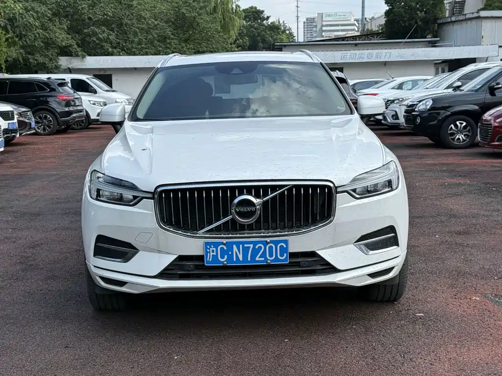 Volvo XC60 2019 — фото 1