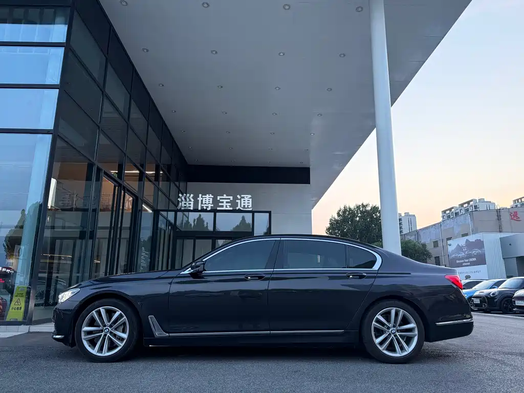 BMW 7 Series 2015 — фото 9