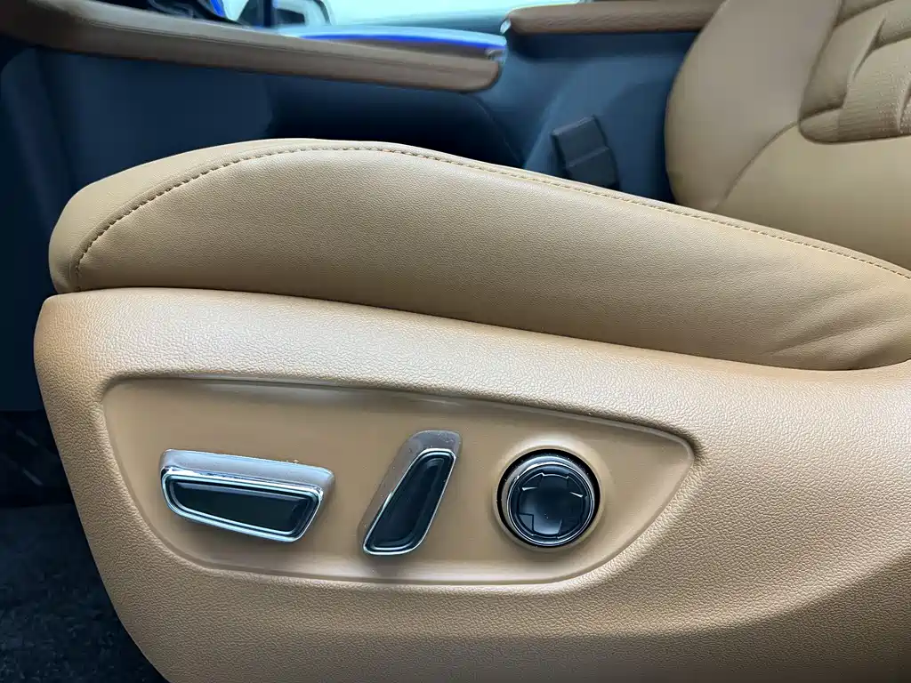 Toyota Granvia — фото 15