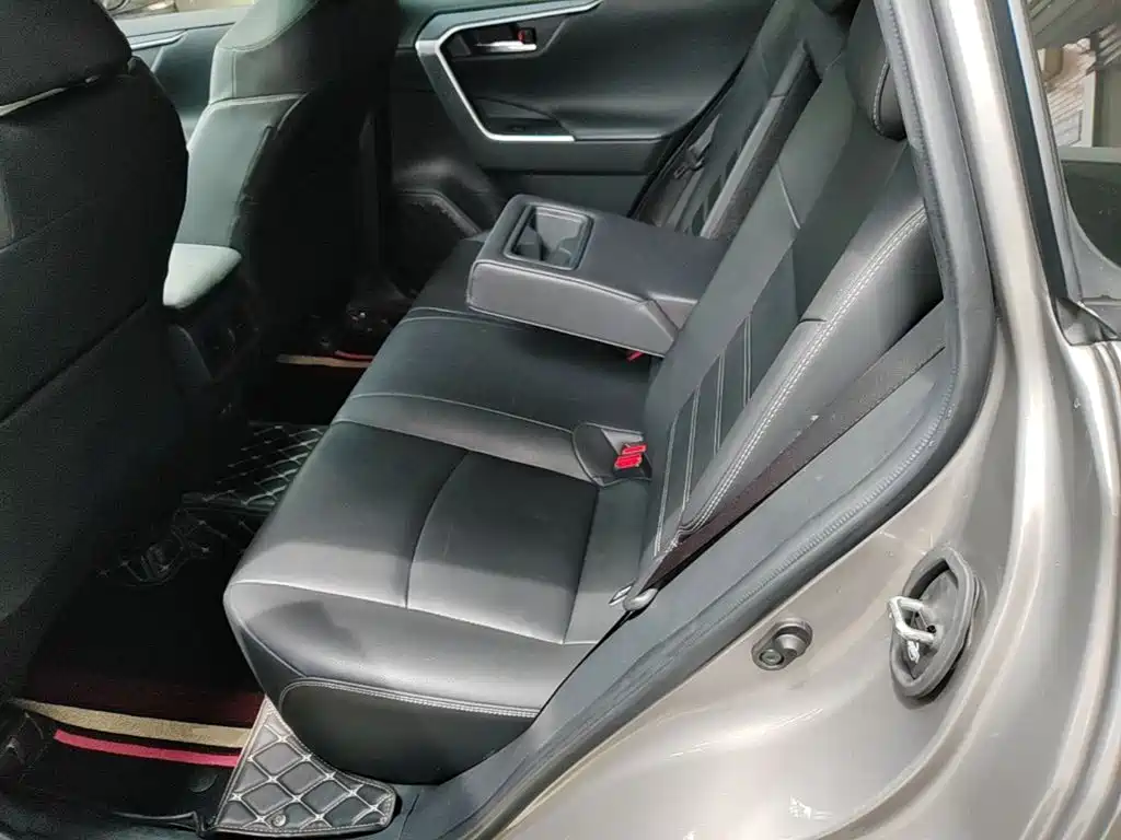 Toyota RAV4 2021 — фото 17