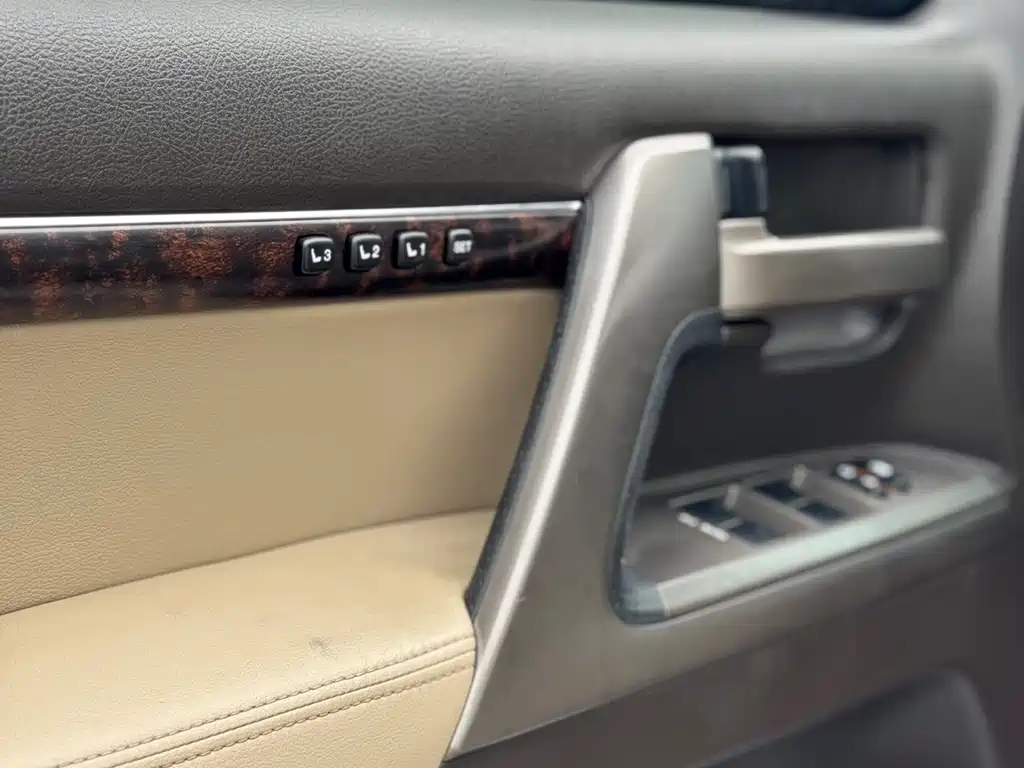Toyota Land Cruiser 2011 — фото 11