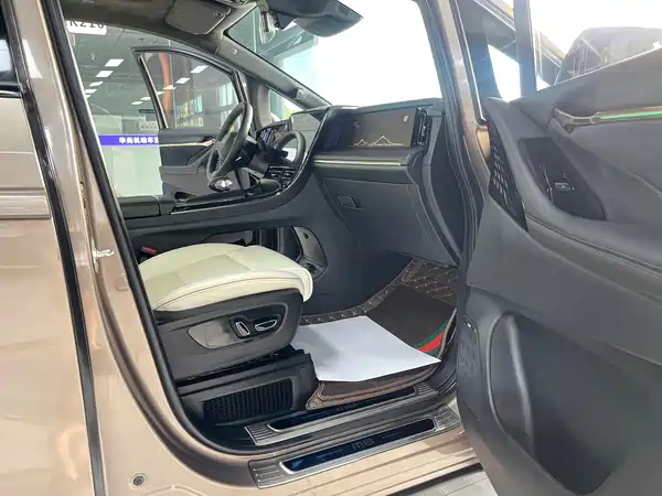 GAC Trumpchi M8 2023