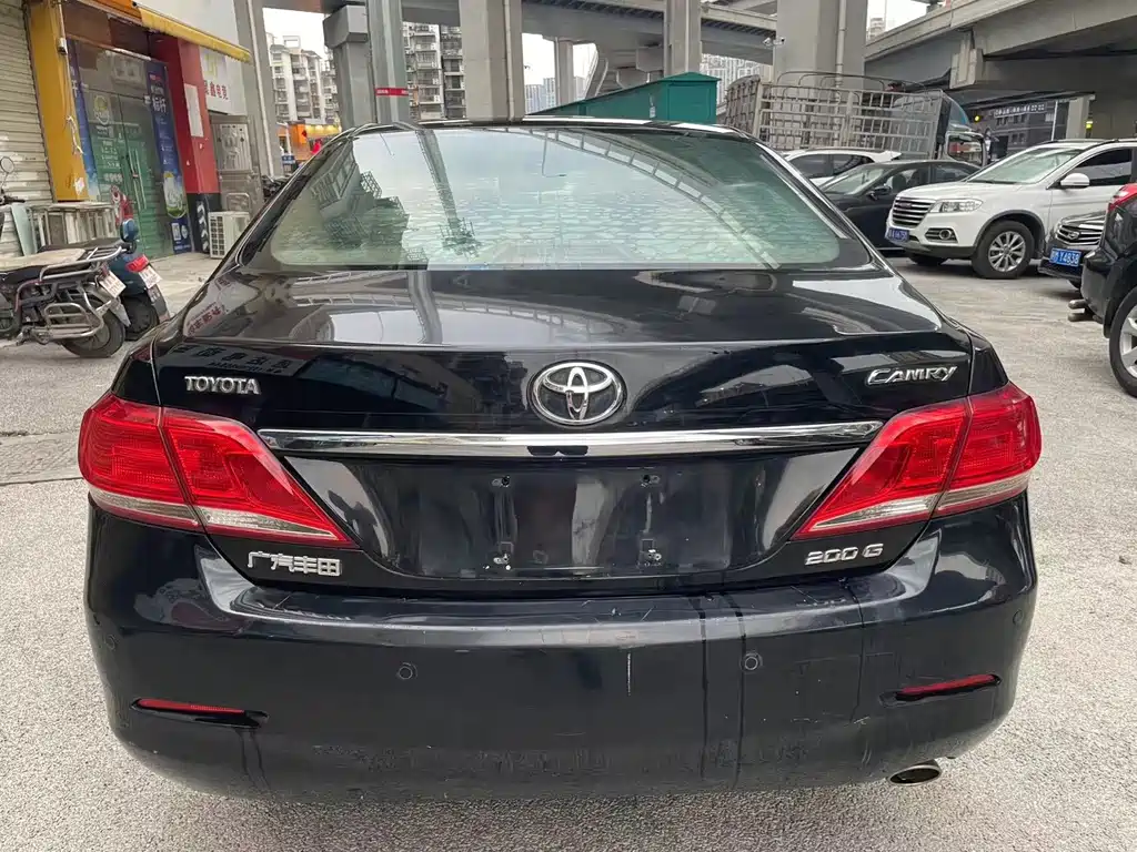Toyota Camry 2010 — фото 4